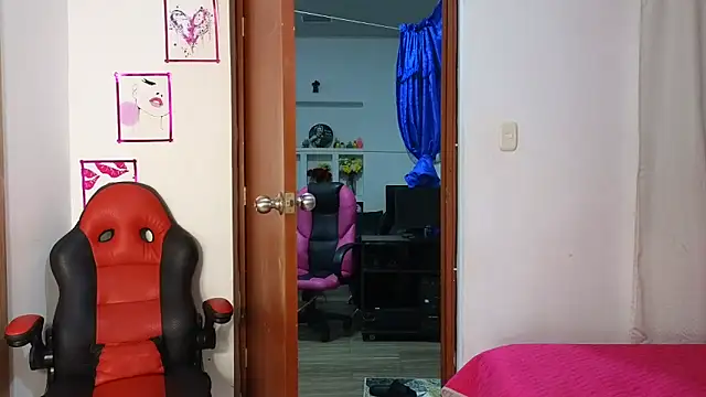 SexyLeilaa online show from 18, 9, 2025