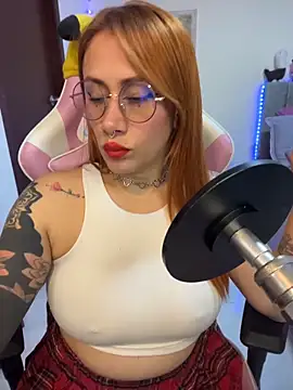 Snapshot of Luna_Paris_ chatting on 2, 6, 2026 Luna Paris online show from 2, 6, 2026