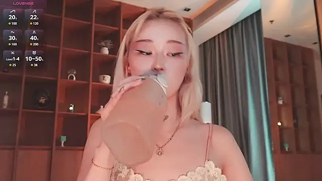 Snapshot of hyun_chia chatting on 21, 4, 2026 hyun chia online show from 21, 4, 2026