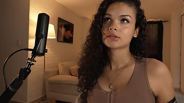 Snapshot of GiaFaaris chatting on 24, 10, 2025 GiaFaaris online show from 24, 10, 2025