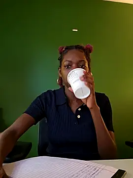 Snapshot of oliviaprettypussy chatting on 18, 3, 2026 oliviaprettypussy online show from 18, 3, 2026
