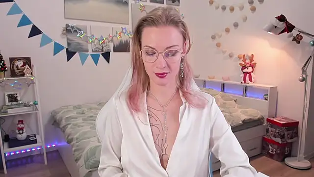 MissRightX online show from 10, 12, 2024