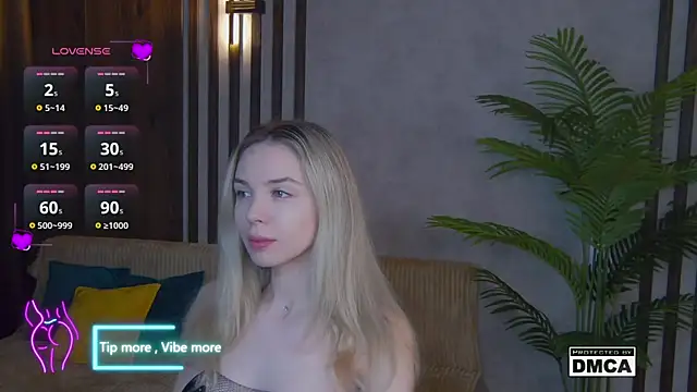 Snapshot of Holl1Would chatting on 1, 2, 2025 Holl1Would online show from 1, 2, 2025