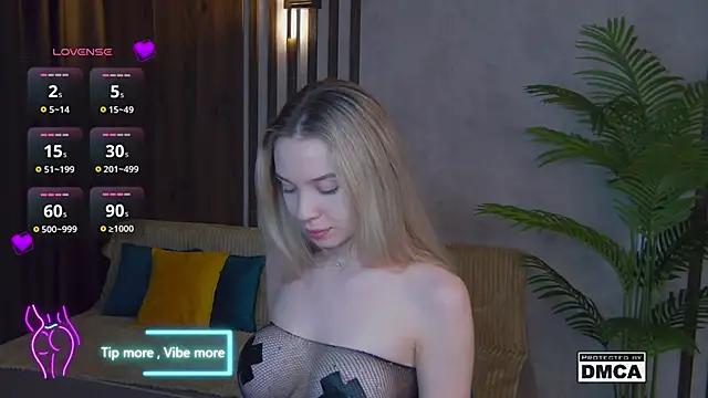 Snapshot of Holl1Would chatting on 1, 2, 2025 Holl1Would online show from 1, 2, 2025