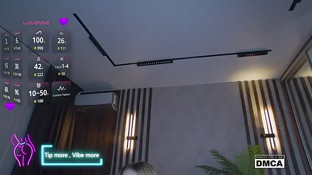 Snapshot of Holl1Would chatting on 19, 2, 2025 Holl1Would online show from 19, 2, 2025