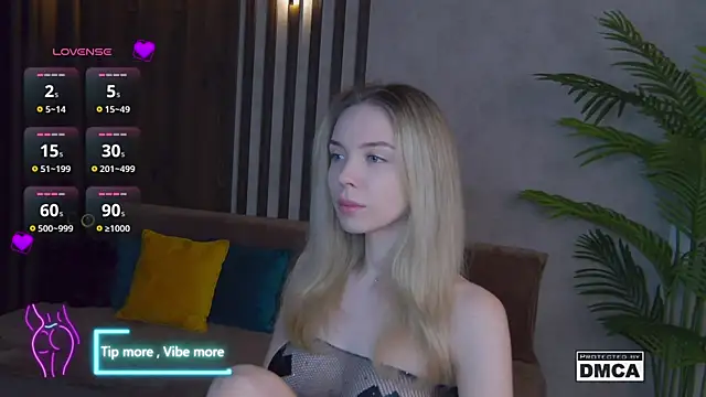 Snapshot of Holl1Would chatting on 21, 2, 2025 Holl1Would online show from 21, 2, 2025