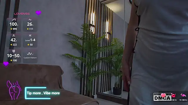 Snapshot of Holl1Would chatting on 15, 3, 2025 Holl1Would online show from 15, 3, 2025