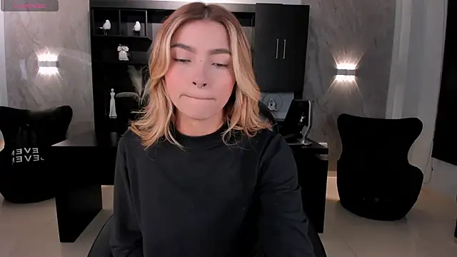 Snapshot of LexieWayne chatting on 27, 6, 2026 LexieWayne online show from 27, 6, 2026