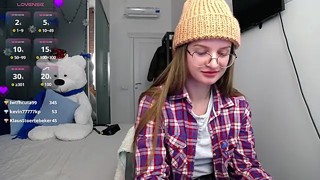 Snapshot of KateJonson chatting on 5, 1, 2025 KateJonson online show from 5, 1, 2025