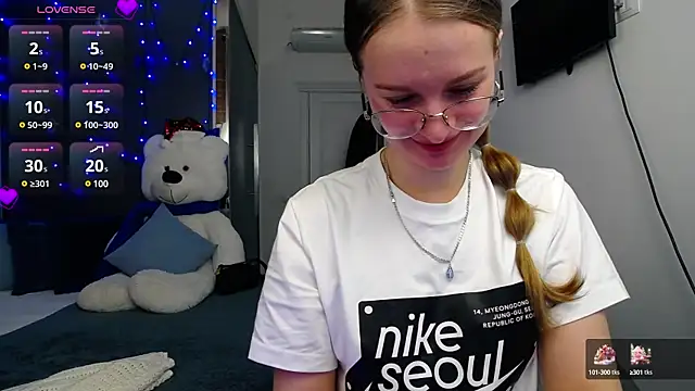 Snapshot of KateJonson chatting on 8, 1, 2025 KateJonson online show from 8, 1, 2025