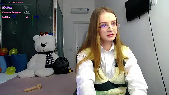 Snapshot of KateJonson chatting on 3, 3, 2025 KateJonson online show from 3, 3, 2025