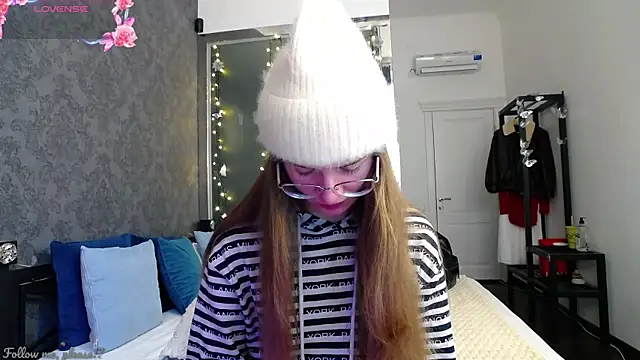 Snapshot of KateJonson chatting on 2, 10, 2025 KateJonson online show from 2, 10, 2025