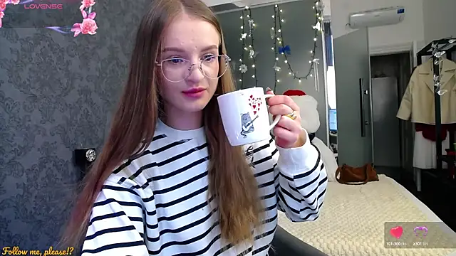 Snapshot of KateJonson chatting on 6, 10, 2025 KateJonson online show from 6, 10, 2025