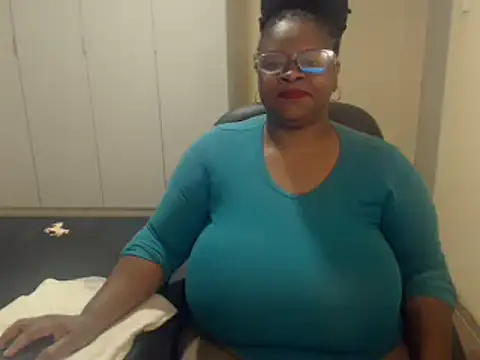 Snapshot of sweetnoziexx chatting on 18, 2, 2025 sweetnoziexx online show from 18, 2, 2025