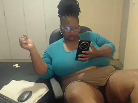 Snapshot of sweetnoziexx chatting on 18, 2, 2025 sweetnoziexx online show from 18, 2, 2025