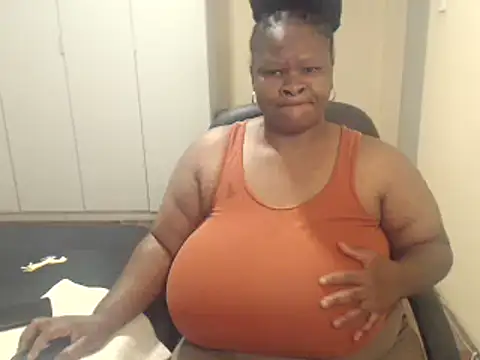 Snapshot of sweetnoziexx chatting on 20, 2, 2025 sweetnoziexx online show from 20, 2, 2025