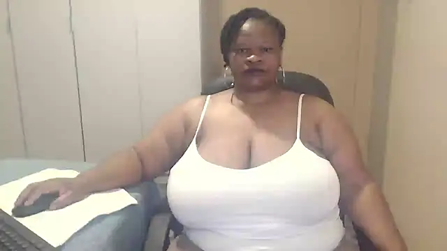Snapshot of sweetnoziexx chatting on 14, 9, 2025 sweetnoziexx online show from 14, 9, 2025