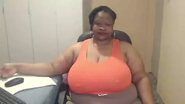 Snapshot of sweetnoziexx chatting on 17, 9, 2025 sweetnoziexx online show from 17, 9, 2025