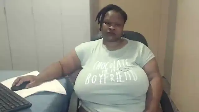 Snapshot of sweetnoziexx chatting on 21, 9, 2025 sweetnoziexx online show from 21, 9, 2025