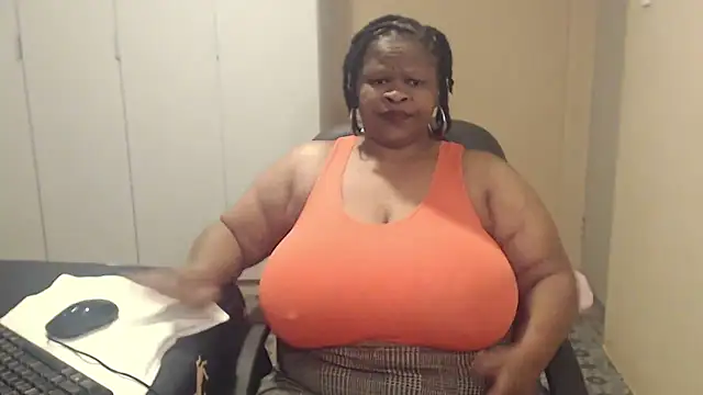 Snapshot of sweetnoziexx chatting on 5, 10, 2025 sweetnoziexx online show from 5, 10, 2025