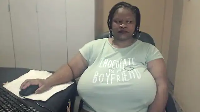 Snapshot of sweetnoziexx chatting on 12, 10, 2025 sweetnoziexx online show from 12, 10, 2025