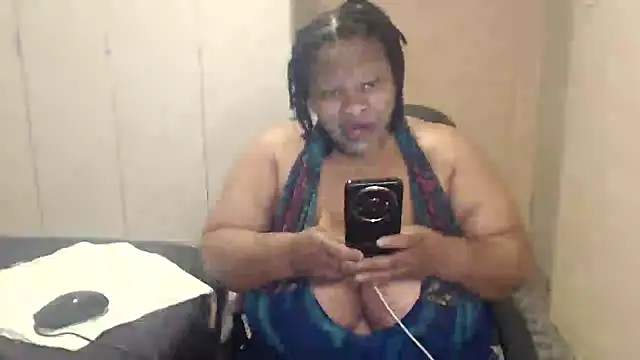 Snapshot of sweetnoziexx chatting on 20, 10, 2025 sweetnoziexx online show from 20, 10, 2025