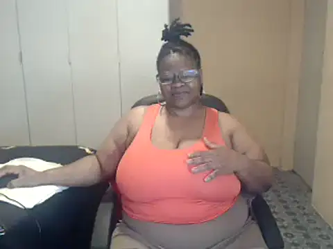 Snapshot of sweetnoziexx chatting on 2, 11, 2025 sweetnoziexx online show from 2, 11, 2025