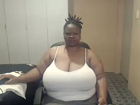 Snapshot of sweetnoziexx chatting on 4, 11, 2025 sweetnoziexx online show from 4, 11, 2025