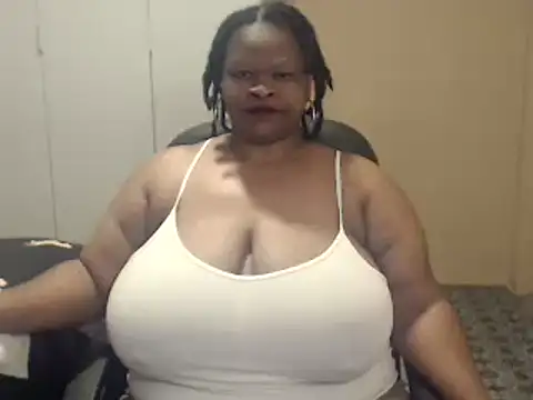 Snapshot of sweetnoziexx chatting on 11, 11, 2025 sweetnoziexx online show from 11, 11, 2025