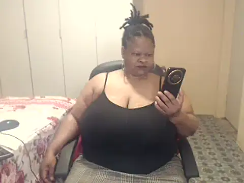 Snapshot of sweetnoziexx chatting on 18, 11, 2025 sweetnoziexx online show from 18, 11, 2025