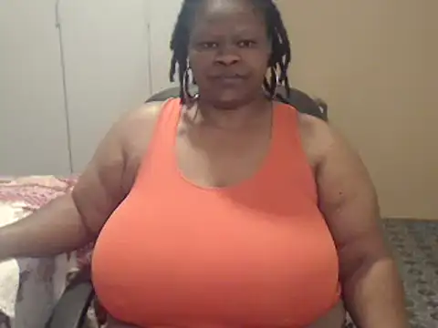 Snapshot of sweetnoziexx chatting on 22, 11, 2025 sweetnoziexx online show from 22, 11, 2025