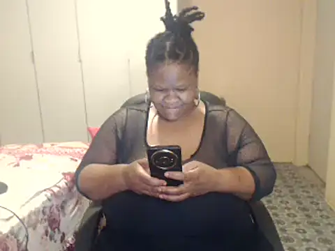 Snapshot of sweetnoziexx chatting on 28, 11, 2025 sweetnoziexx online show from 28, 11, 2025