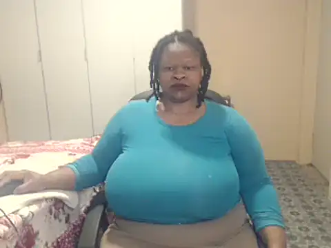 Snapshot of sweetnoziexx chatting on 4, 12, 2025 sweetnoziexx online show from 4, 12, 2025