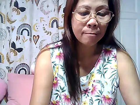 Snapshot of urwife_tobe chatting on 19, 4, 2026 urwife tobe online show from 19, 4, 2026