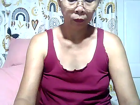 Snapshot of urwife_tobe chatting on 28, 4, 2026 urwife tobe online show from 28, 4, 2026