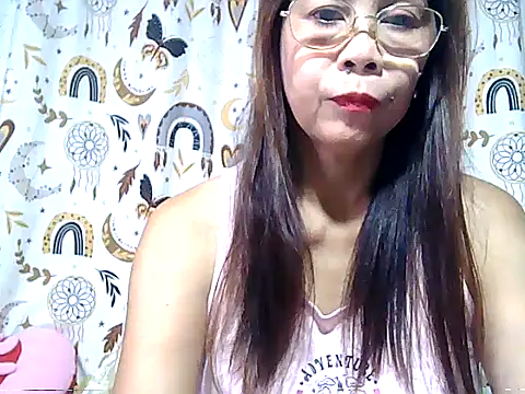 Snapshot of urwife_tobe chatting on 4, 5, 2026 urwife tobe online show from 4, 5, 2026