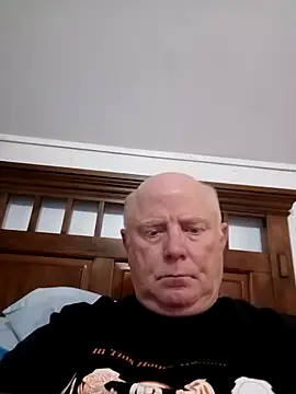 Snapshot of bigspike1960 chatting on 28, 10, 2025 bigspike1960 online show from 28, 10, 2025