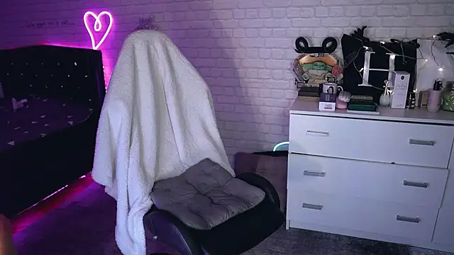  Uindi  online show from 15, 12, 2024