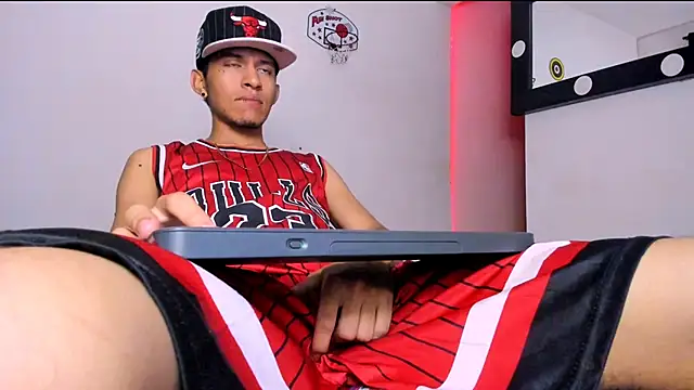 Snapshot of Samuel_Suarez chatting on 7, 4, 2026 Samuel Suarez online show from 7, 4, 2026