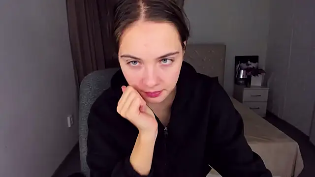 Snapshot of KristinaLoison chatting on 18, 12, 2024 KristinaLoison online show from 18, 12, 2024