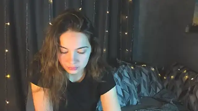 Snapshot of KristinaLoison chatting on 4, 2, 2025 KristinaLoison online show from 4, 2, 2025