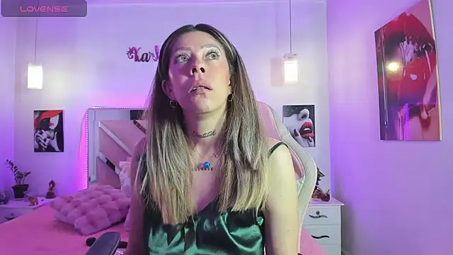 Snapshot of Karly_moon chatting on 20, 11, 2025 Karly moon online show from 20, 11, 2025