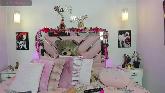 Snapshot of Karly_moon chatting on 28, 11, 2025 Karly moon online show from 28, 11, 2025