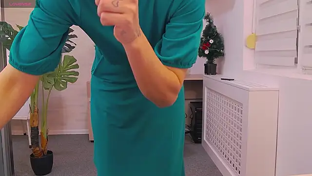 Snapshot of EllaMilf_ chatting on 29, 12, 2024 EllaMilf online show from 29, 12, 2024