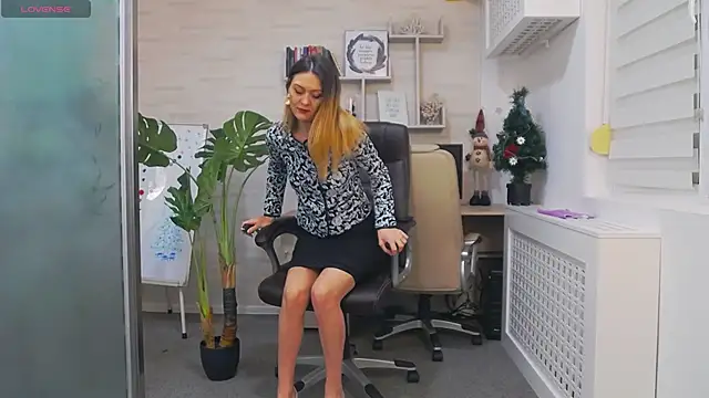 Snapshot of EllaMilf_ chatting on 5, 1, 2025 EllaMilf online show from 5, 1, 2025