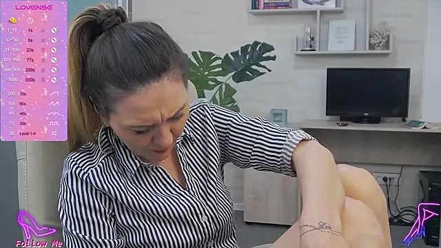 Snapshot of EllaMilf_ chatting on 19, 1, 2025 EllaMilf online show from 19, 1, 2025