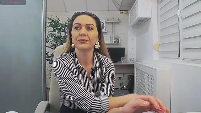 Snapshot of EllaMilf_ chatting on 24, 1, 2025 EllaMilf online show from 24, 1, 2025