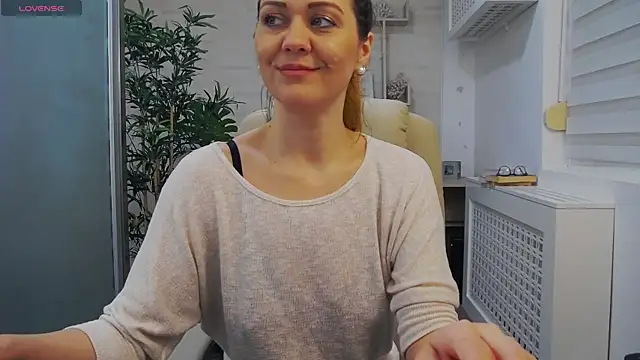 Snapshot of EllaMilf_ chatting on 25, 1, 2025 EllaMilf online show from 25, 1, 2025