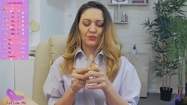 Snapshot of EllaMilf_ chatting on 30, 1, 2025 EllaMilf online show from 30, 1, 2025