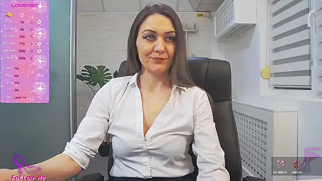 Snapshot of EllaMilf_ chatting on 19, 2, 2025 EllaMilf online show from 19, 2, 2025